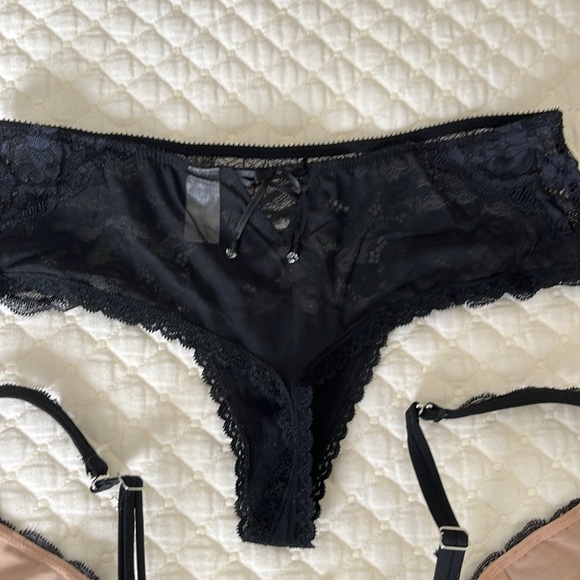 Victoria’s Secret M Demi bra thong sexy set - Picture 3 of 10